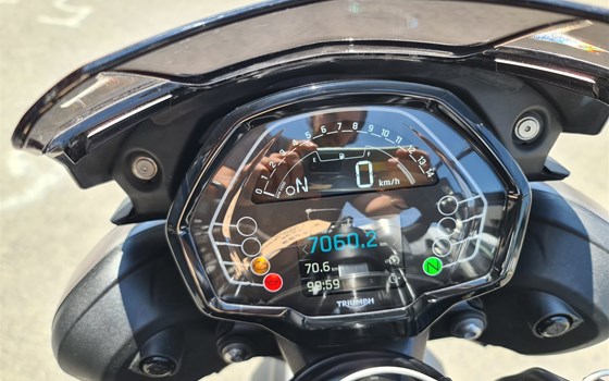 Gebrauchtmotorrad Triumph Street Triple 765 R - Bild 3 Gebrauchtmotorrad Triumph Street Triple 765 R - Bild 3