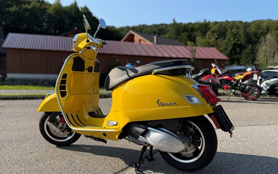 Gebrauchtmotorrad Vespa GTS 300 hpe Super - Bild 2 Gebrauchtmotorrad Vespa GTS 300 hpe Super - Bild 2