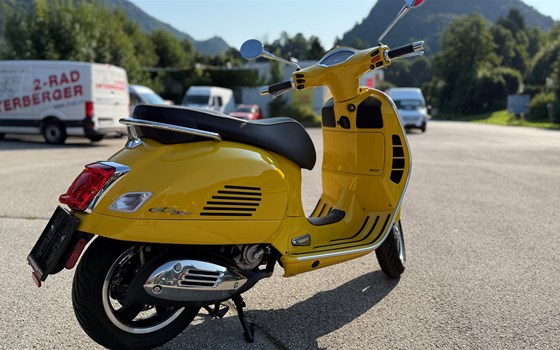 Gebrauchtmotorrad Vespa GTS 300 hpe Super - Bild 3 Gebrauchtmotorrad Vespa GTS 300 hpe Super - Bild 3