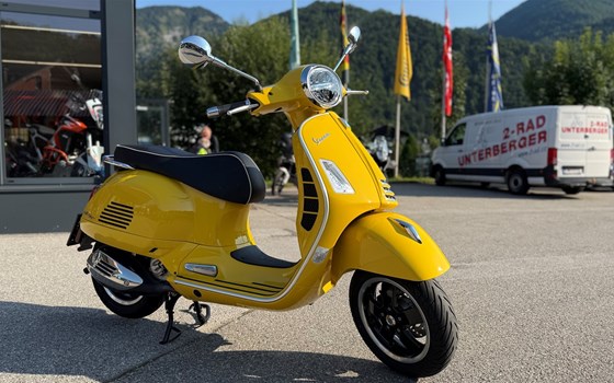 Gebrauchtmotorrad Vespa GTS 300 hpe Super - Bild 4 Gebrauchtmotorrad Vespa GTS 300 hpe Super - Bild 4
