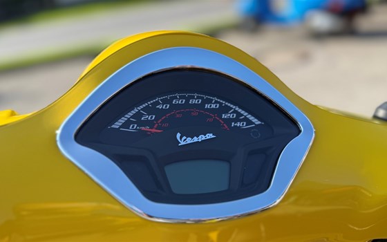 Gebrauchtmotorrad Vespa GTS 300 hpe Super - Bild 5 Gebrauchtmotorrad Vespa GTS 300 hpe Super - Bild 5