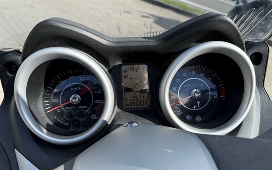 Gebrauchtmotorrad Yamaha X-Max 250 - Bild 5 Gebrauchtmotorrad Yamaha X-Max 250 - Bild 5