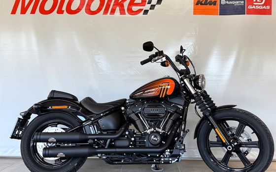 Gebrauchtmotorrad Harley-Davidson Softail Street Bob 114 FXBBS - Bild 1 Gebrauchtmotorrad Harley-Davidson Softail Street Bob 114 FXBBS - Bild 1
