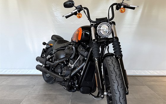 Gebrauchtmotorrad Harley-Davidson Softail Street Bob 114 FXBBS - Bild 3 Gebrauchtmotorrad Harley-Davidson Softail Street Bob 114 FXBBS - Bild 3