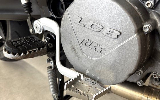 Gebrauchtmotorrad KTM 990 Supermoto T - Bild 3 Gebrauchtmotorrad KTM 990 Supermoto T - Bild 3