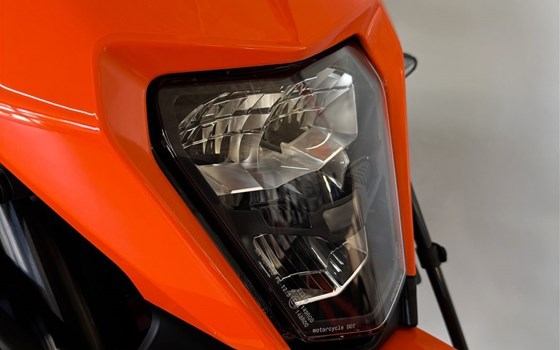 Neufahrzeug KTM 690 SMC R - Bild 8 Neufahrzeug KTM 690 SMC R - Bild 8