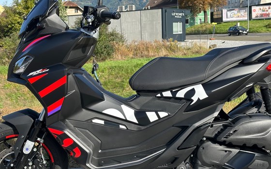 Gebrauchtmotorrad Aprilia SR GT Replica 125 - Bild 4 Gebrauchtmotorrad Aprilia SR GT Replica 125 - Bild 4