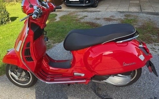 Gebrauchtmotorrad Vespa GTS 300 hpe Super - Bild 1 Gebrauchtmotorrad Vespa GTS 300 hpe Super - Bild 1