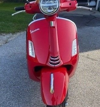 Gebrauchtmotorrad Vespa GTS 300 hpe Super - Bild 3 Gebrauchtmotorrad Vespa GTS 300 hpe Super - Bild 3