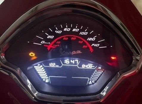 Gebrauchtmotorrad Vespa GTS 300 hpe Super - Bild 5 Gebrauchtmotorrad Vespa GTS 300 hpe Super - Bild 5