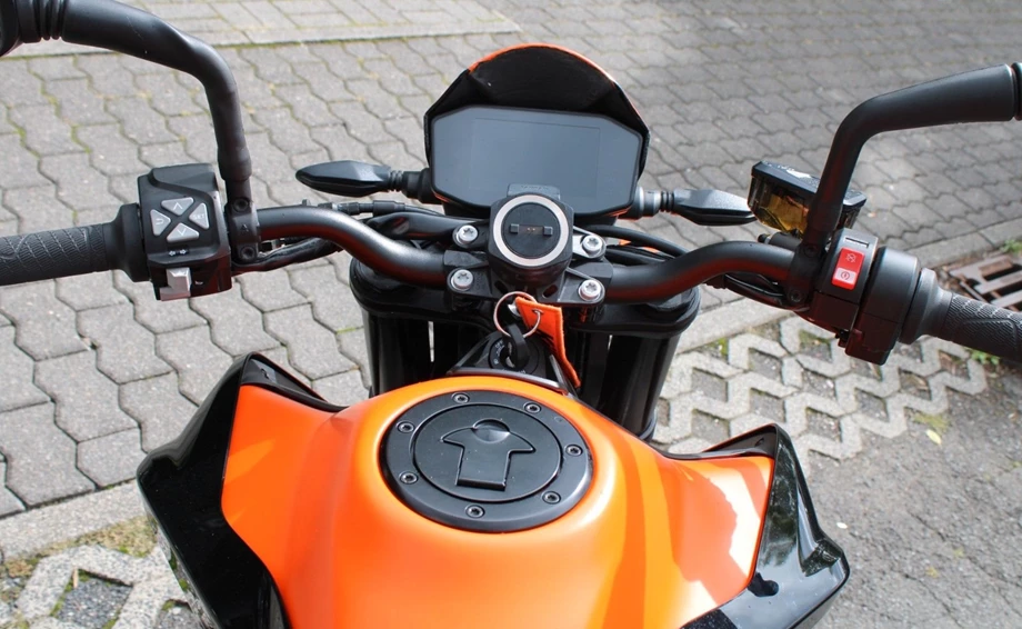 Angebot KTM 890 Duke GP Bild 14: Angebot KTM 890 Duke GP