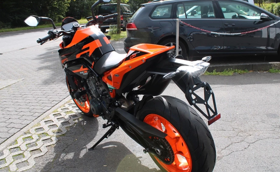 Angebot KTM 890 Duke GP Bild 3: Angebot KTM 890 Duke GP
