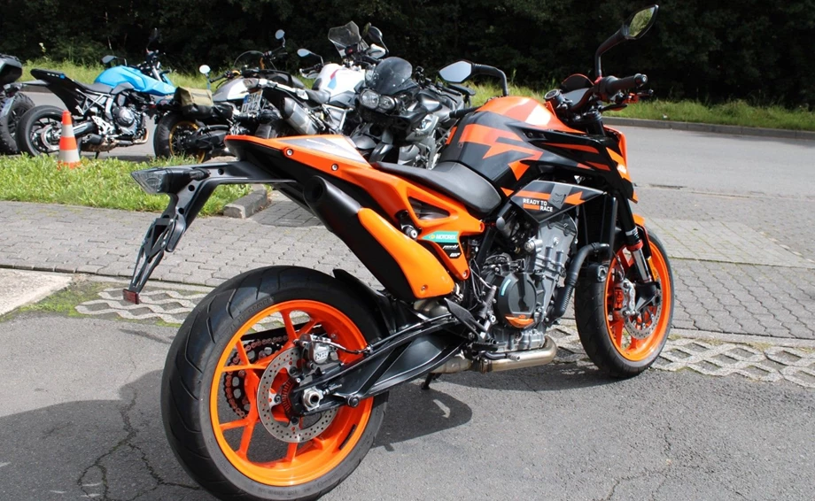 Angebot KTM 890 Duke GP Bild 4: Angebot KTM 890 Duke GP