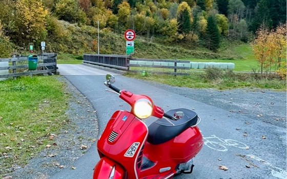 Gebrauchtmotorrad Vespa GTS 300 i.e. Super - Bild 2 Gebrauchtmotorrad Vespa GTS 300 i.e. Super - Bild 2