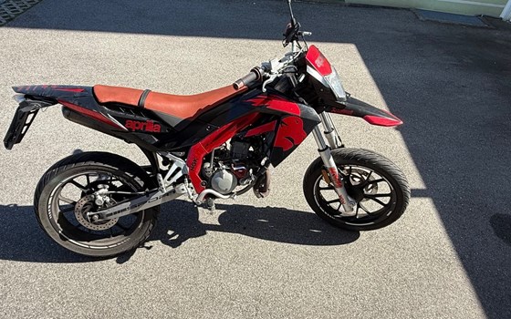 Gebrauchtmotorrad Aprilia SX 50 Supermoto - Bild 1 Gebrauchtmotorrad Aprilia SX 50 Supermoto - Bild 1