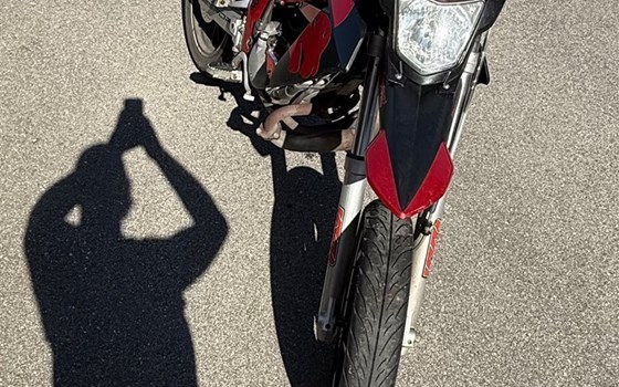 Gebrauchtmotorrad Aprilia SX 50 Supermoto - Bild 4 Gebrauchtmotorrad Aprilia SX 50 Supermoto - Bild 4