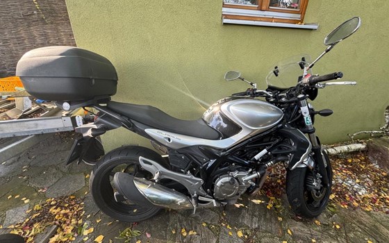 Gebrauchtmotorrad Suzuki SFV 650 Gladius - Bild 1 Gebrauchtmotorrad Suzuki SFV 650 Gladius - Bild 1