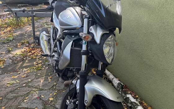 Gebrauchtmotorrad Suzuki SFV 650 Gladius - Bild 3 Gebrauchtmotorrad Suzuki SFV 650 Gladius - Bild 3