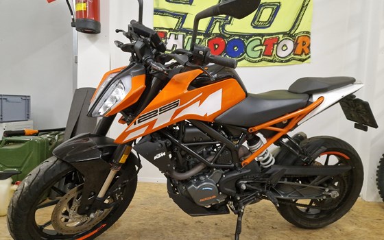 Gebrauchtmotorrad KTM 125 Duke - Bild 1 Gebrauchtmotorrad KTM 125 Duke - Bild 1