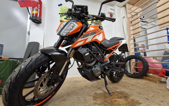 Gebrauchtmotorrad KTM 125 Duke - Bild 3 Gebrauchtmotorrad KTM 125 Duke - Bild 3