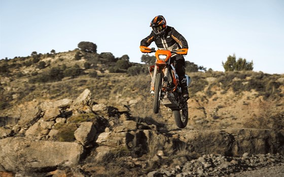 Neufahrzeug KTM 690 Enduro R - Bild 5 Neufahrzeug KTM 690 Enduro R - Bild 5