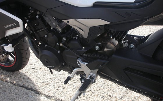 Gebrauchtmotorrad CFMOTO 800NK Advanced - Bild 11 Gebrauchtmotorrad CFMOTO 800NK Advanced - Bild 11