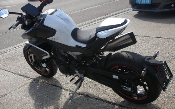 Gebrauchtmotorrad CFMOTO 800NK Advanced - Bild 4 Gebrauchtmotorrad CFMOTO 800NK Advanced - Bild 4