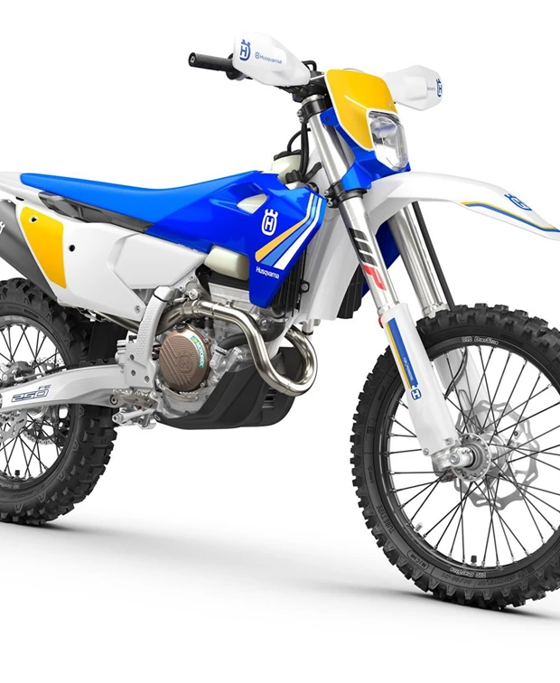 Husqvarna FE 250 Heritage<br />== Aktion ==