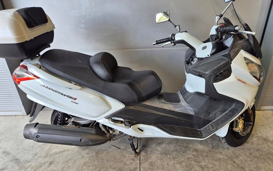 Gebrauchtmotorrad Sym MaxSym 400i - Bild 5 Gebrauchtmotorrad Sym MaxSym 400i - Bild 5
