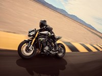 Neumotorrad Triumph Speed Triple 1200 RS Öhlins SmartEC3 Fahrwerk, Brembo