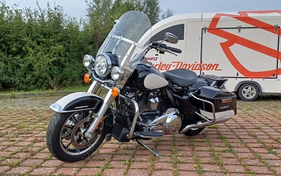 Gebrauchtmotorrad Harley-Davidson Road King Police FLHP - Bild 5