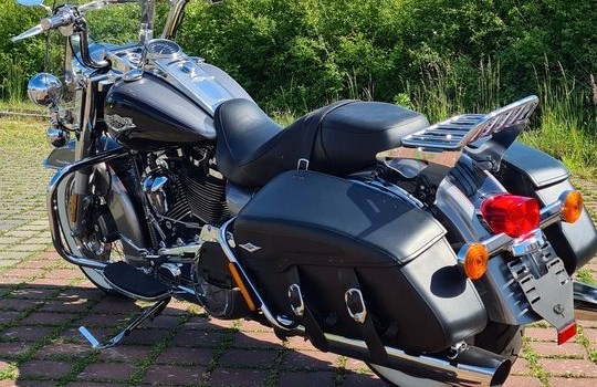 Gebrauchtmotorrad Harley-Davidson Road King Classic FLHRC - Bild 10