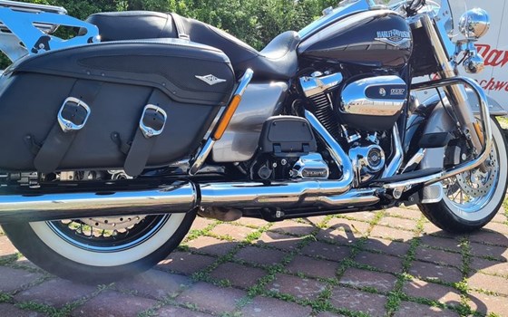 Gebrauchtmotorrad Harley-Davidson Road King Classic FLHRC - Bild 4