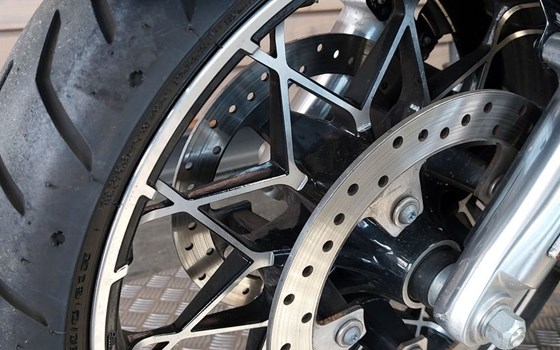 Gebrauchtmotorrad Harley-Davidson Dyna Street Bob Special - Bild 16