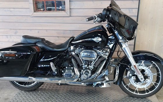 Gebrauchtmotorrad Harley-Davidson Dyna Street Bob Special - Bild 2