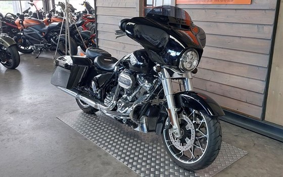 Gebrauchtmotorrad Harley-Davidson Dyna Street Bob Special - Bild 3