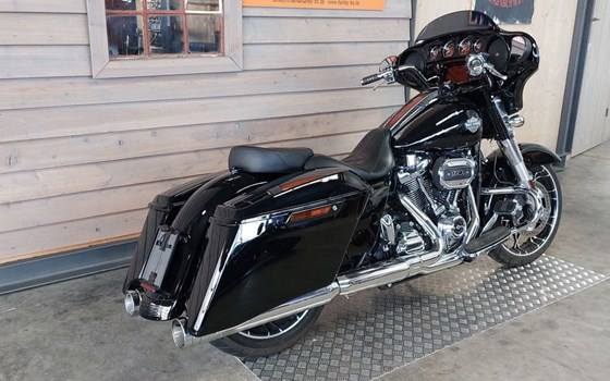 Gebrauchtmotorrad Harley-Davidson Dyna Street Bob Special - Bild 4