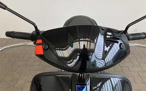 Neufahrzeug Vespa GTV Sei Giorni 300hpe - Bild 8 Neufahrzeug Vespa GTV Sei Giorni 300hpe - Bild 8