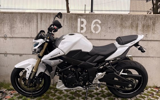 Gebrauchtmotorrad Suzuki GSR 750 - Bild 9 Gebrauchtmotorrad Suzuki GSR 750 - Bild 9