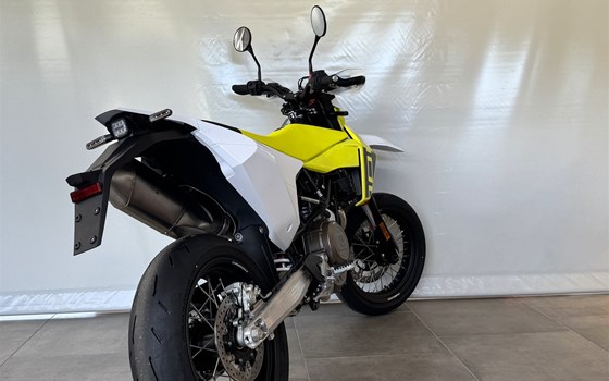Neufahrzeug Husqvarna 701 Supermoto - Bild 7 Neufahrzeug Husqvarna 701 Supermoto - Bild 7