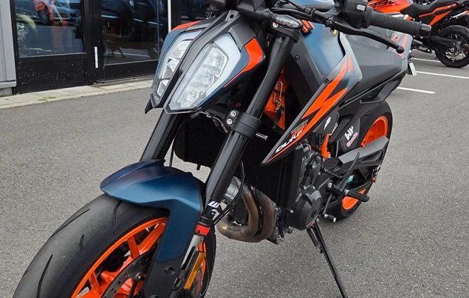 KTM 890 Duke R