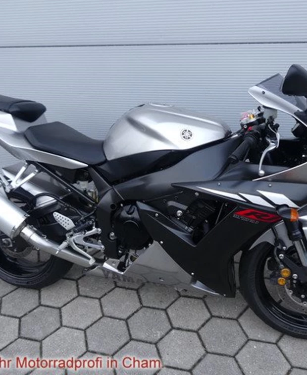 Yamaha R1