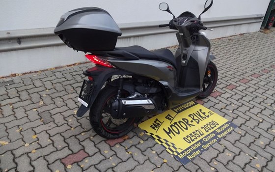 Gebrauchtmotorrad Honda SH300i - Bild 2 Gebrauchtmotorrad Honda SH300i - Bild 2