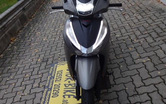 Gebrauchtmotorrad Honda SH300i - Bild 4 Gebrauchtmotorrad Honda SH300i - Bild 4