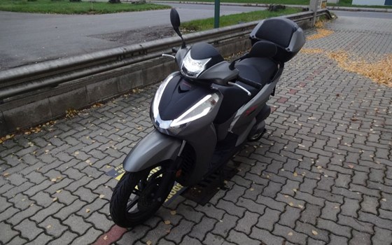 Gebrauchtmotorrad Honda SH300i - Bild 5 Gebrauchtmotorrad Honda SH300i - Bild 5