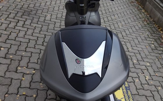 Gebrauchtmotorrad Honda SH300i - Bild 6 Gebrauchtmotorrad Honda SH300i - Bild 6