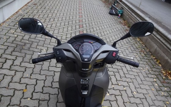 Gebrauchtmotorrad Honda SH300i - Bild 7 Gebrauchtmotorrad Honda SH300i - Bild 7