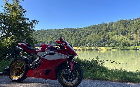 Gebrauchtmotorrad MV Agusta F4 1000 RR - Bild 1 Gebrauchtmotorrad MV Agusta F4 1000 RR - Bild 1
