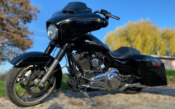 Gebrauchtmotorrad Harley-Davidson Street Glide FLHX - Bild 1