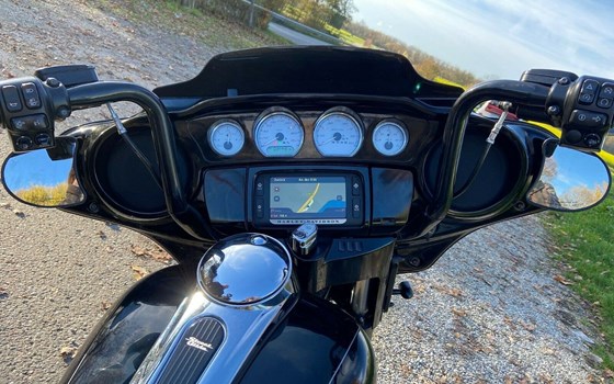 Gebrauchtmotorrad Harley-Davidson Street Glide FLHX - Bild 2